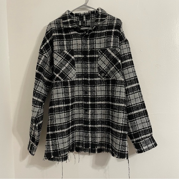 NWT PacSun Darkness Plaid Shacket | Size: Large - Picture 3 of 6